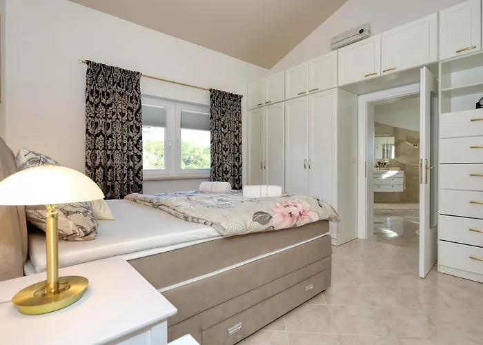 Mediterrane Natalia Vrsi