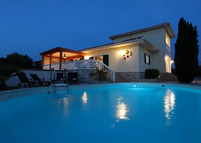 Mediterrane Natalia Willa Vrsi