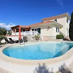 Mediterrane Natalia Vrsi