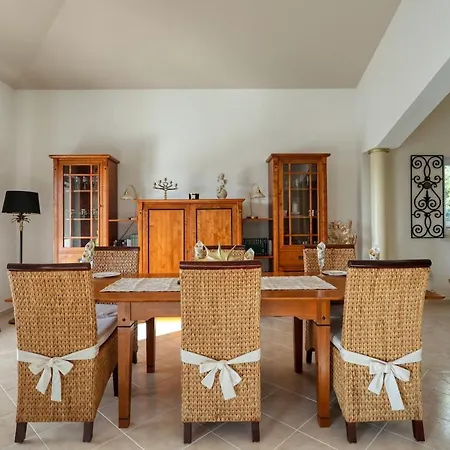 Mediterrane Natalia Βίλα *