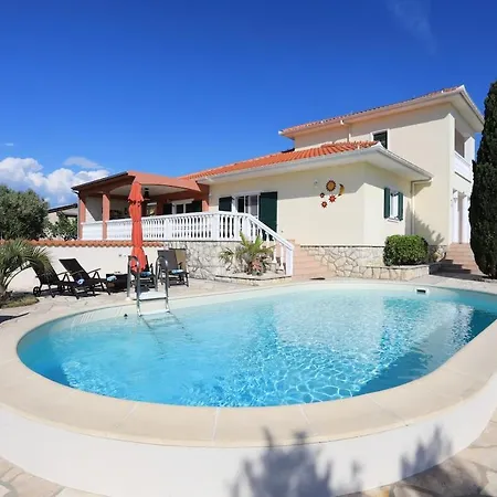 Mediterrane Natalia Kovacic