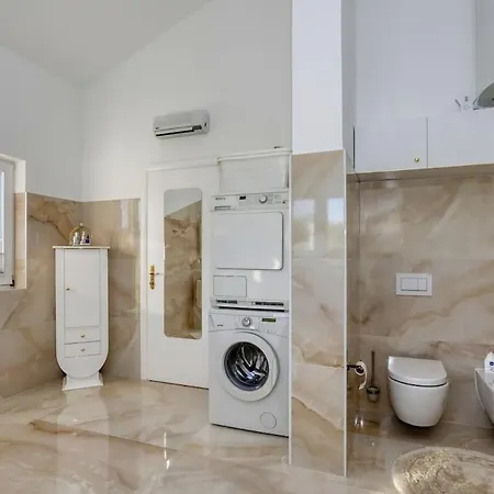 Mediterrane Natalia Vrsi