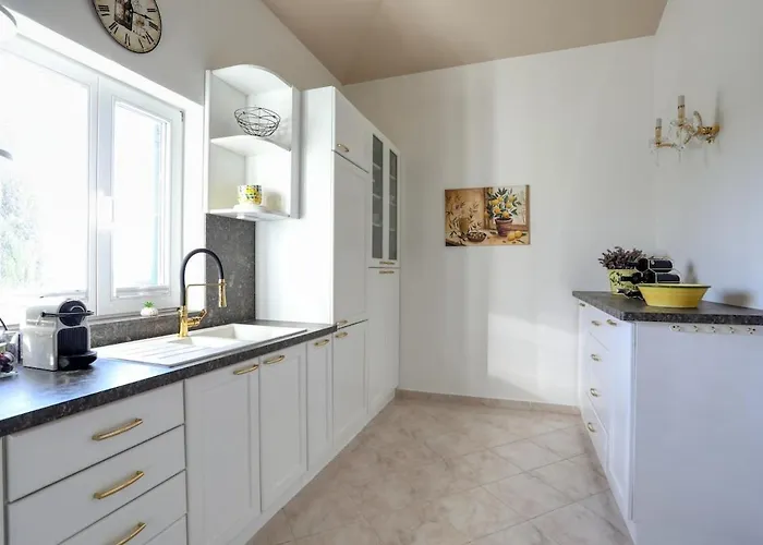 Mediterrane Natalia 브르시