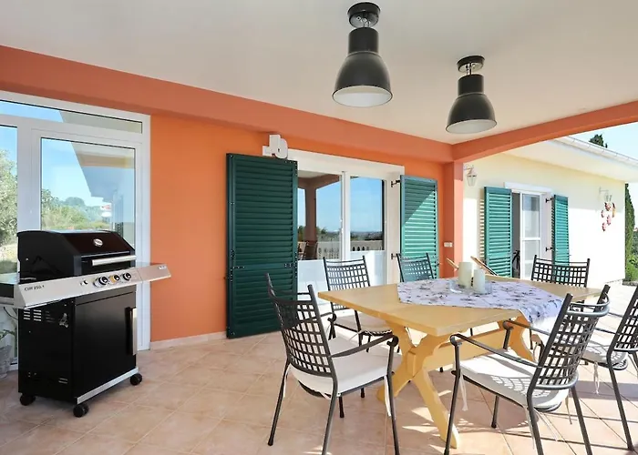 Mediterrane Natalia 브르시