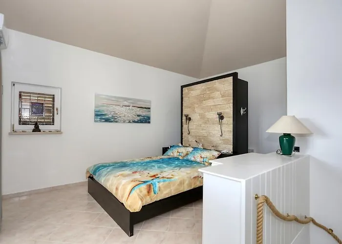 Mediterrane Natalia Vrsi