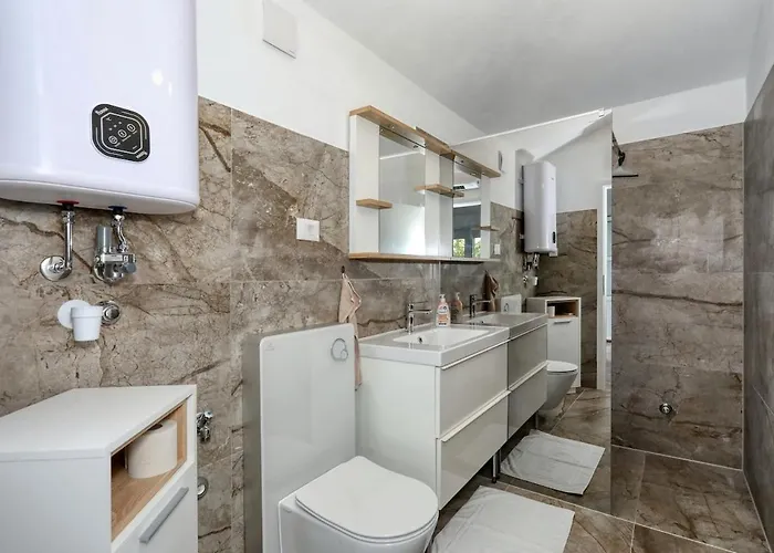 Mediterrane Natalia ヴィラ ヴーシ