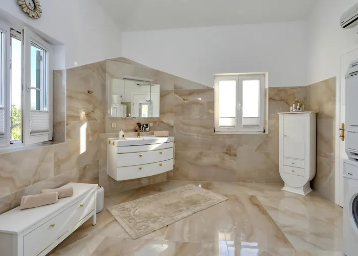 Mediterrane Natalia Vrsi